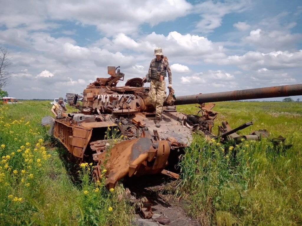 «Коли працюєш зі смертю, потрібно залишатися максимально живим». Військовослужбовиця Катерина Ротаренко про пошук зниклих безвісти воїнів