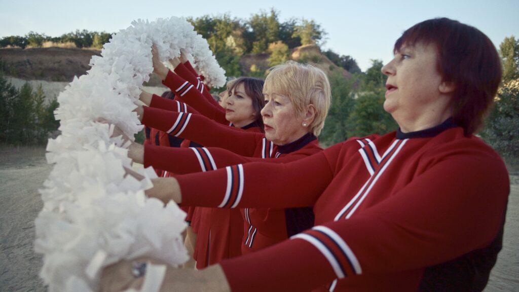 «Жіночий досвід з дитинства вчить нас бути зручними». Інтерв’ю з Марією Пономарьовою та Світланою, героїнею її стрічки «Найс Лейдіз»