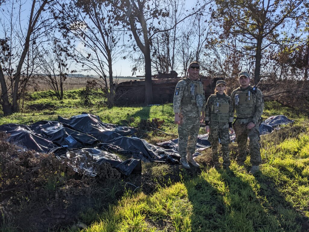 «Коли працюєш зі смертю, потрібно залишатися максимально живим». Військовослужбовиця Катерина Ротаренко про пошук зниклих безвісти воїнів