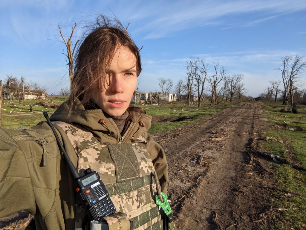 «Коли працюєш зі смертю, потрібно залишатися максимально живим». Військовослужбовиця Катерина Ротаренко про пошук зниклих безвісти воїнів