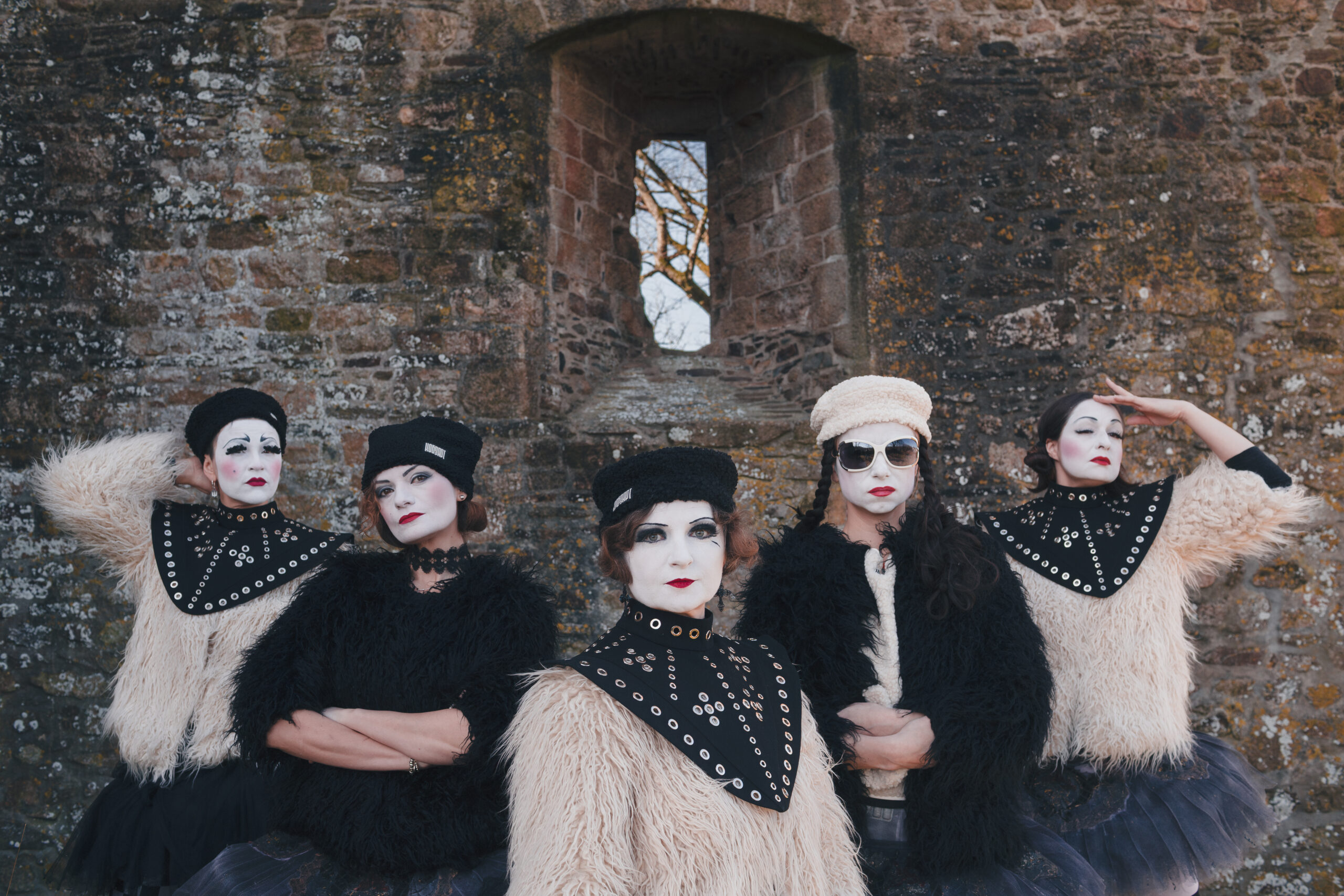 «Повернення». Гурт Dakh Daughters випустив пісню на вірш Вікторії Амеліної, присвятивши її викраденим росією дітям