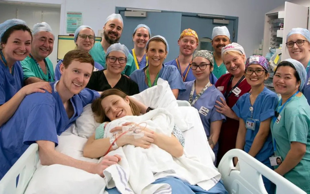 У Великій Британії вперше жінка, якій трансплантували матку, стала мамою