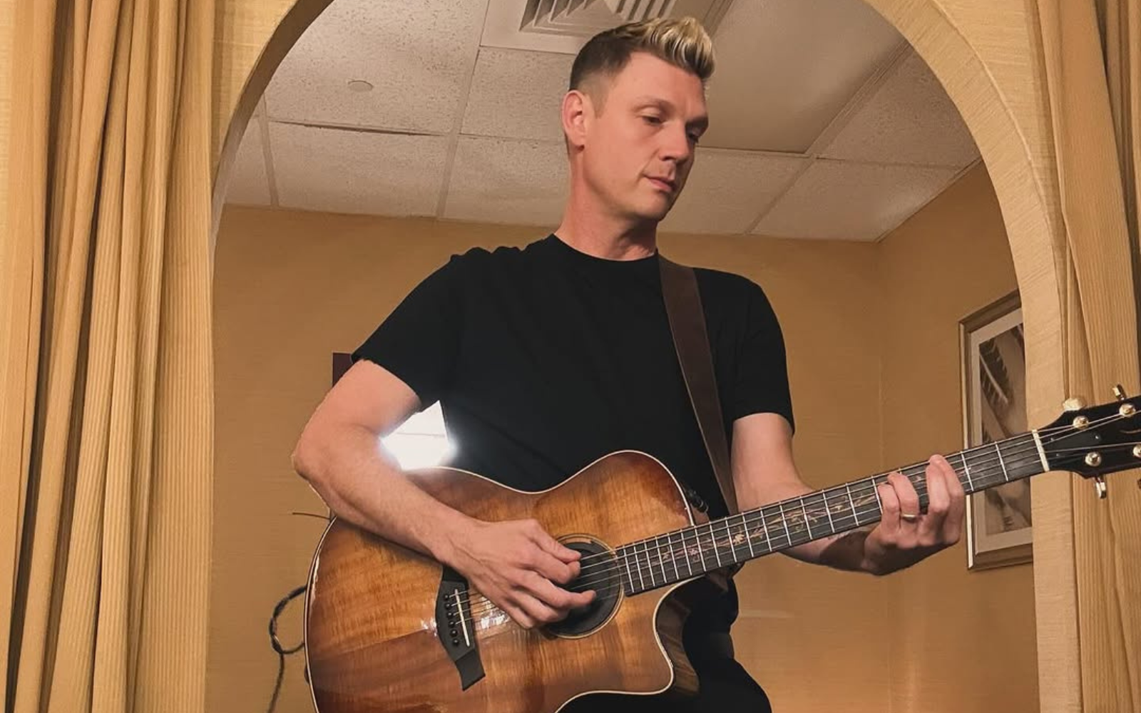 Зірку Backstreet Boys звинуватили у сексуальному насильстві, що призвело до раку шийки матки