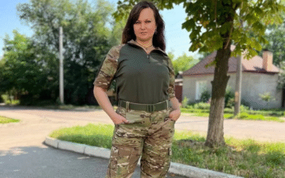 «У формі має бути комфортно, а вона зазвичай не шита на жіночу фігуру». Мешканка Кропивницького створює нестандартний одяг для військових