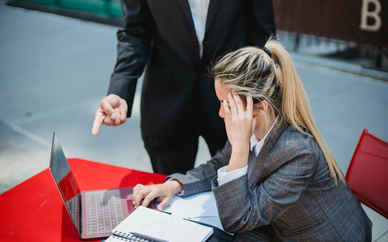 В Україні відновили перевірки та штрафи за мобінг на робочому місці