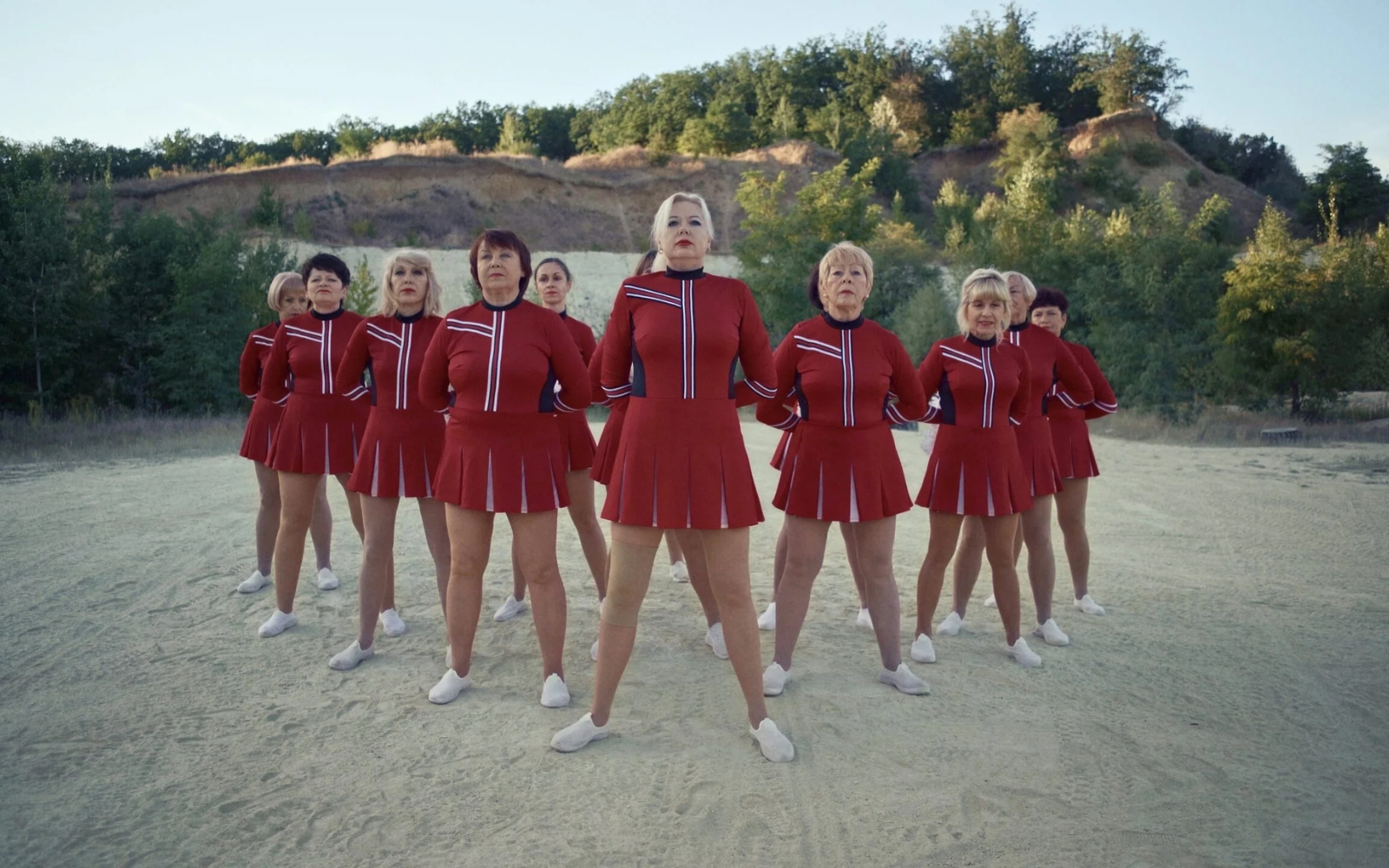 «Найс Лейдіз»: В Україні покажуть документальний фільм про команду черлідерок старшого віку з Харкова