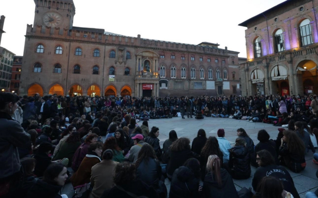 Італію сколихнули вбивства двох студенток: тисячі людей вийшли на вулиці країни проти феміциду