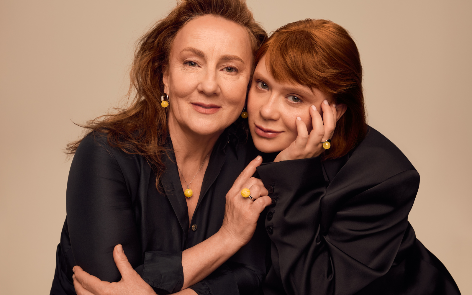 SOVA презентує колекцію до Дня матері: у кампейні знялися акторки театру імені Франка