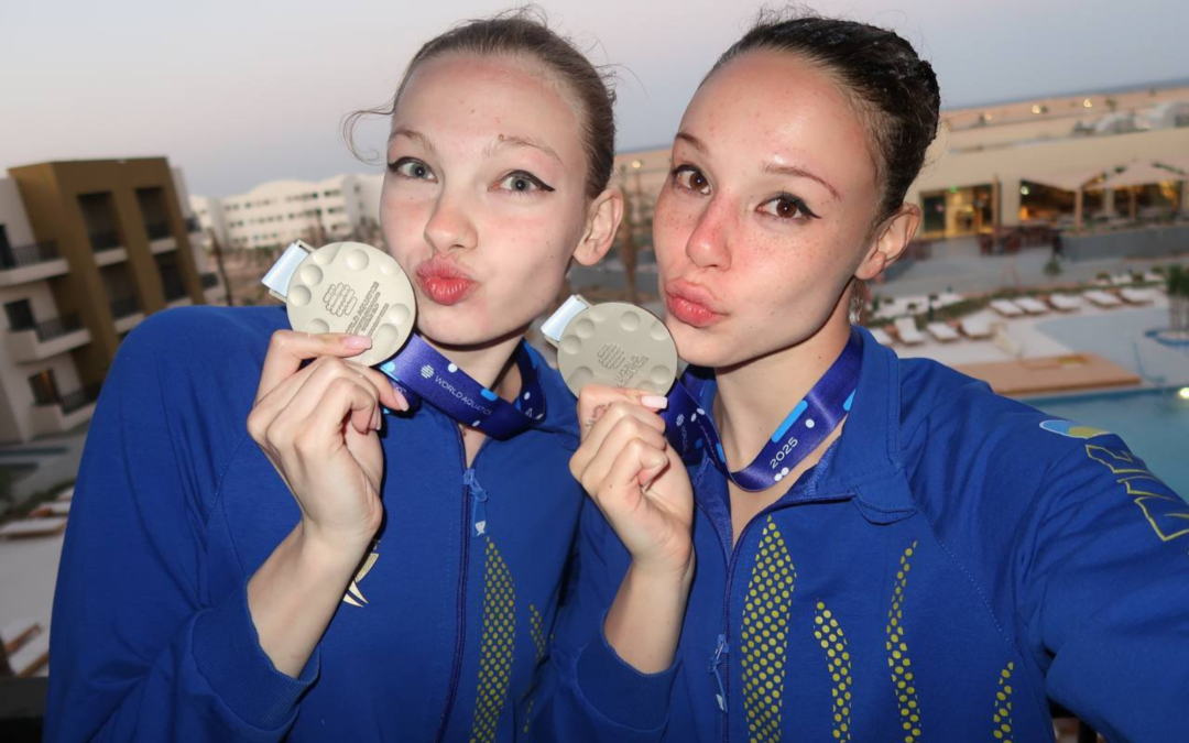 Українські синхроністки відмовились від спільного фото та рукостискань із «нейтральними» росіянками на Кубку світу