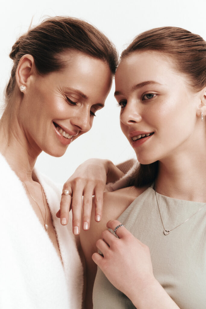 «Люблю тебе, мамо!» Бренд Love You презентує зворушливе кольє-оберіг до Дня Матері