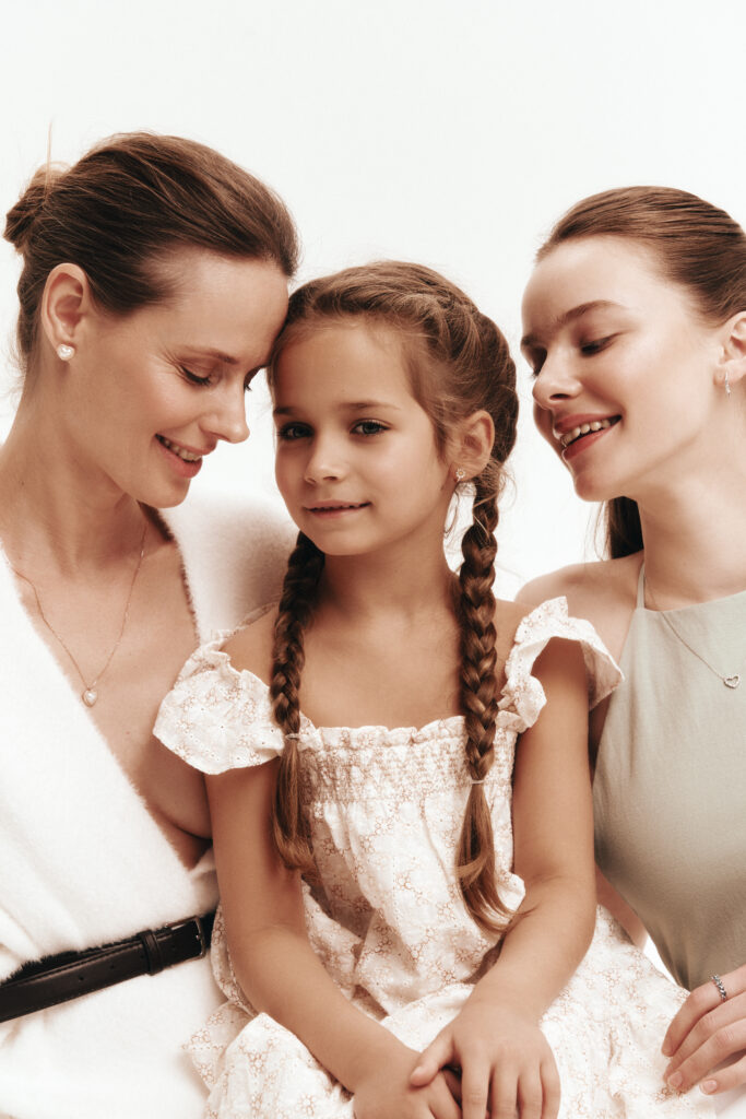 «Люблю тебе, мамо!» Бренд Love You презентує зворушливе кольє-оберіг до Дня Матері