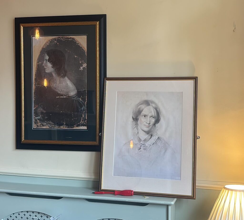 Музей, освітній центр та готель. У Великій Британії після ремонту відкрили для відвідування будинок, де народилися сестри Бронте