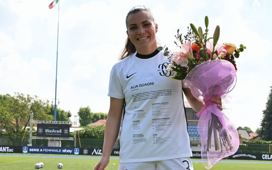 Захисниця італійського клубу вийшла на останню гру в кар’єрі з резюме на футболці, щоб привернути увагу до проблем футболісток