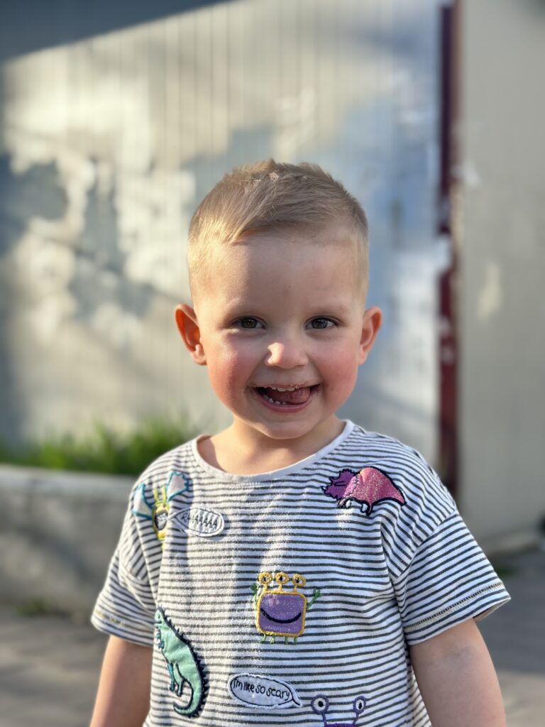 «Це не героїзм, а можливість дати дітям дім»: досвід трьох українських родин щодо усиновлення, патронату й прийомного виховання