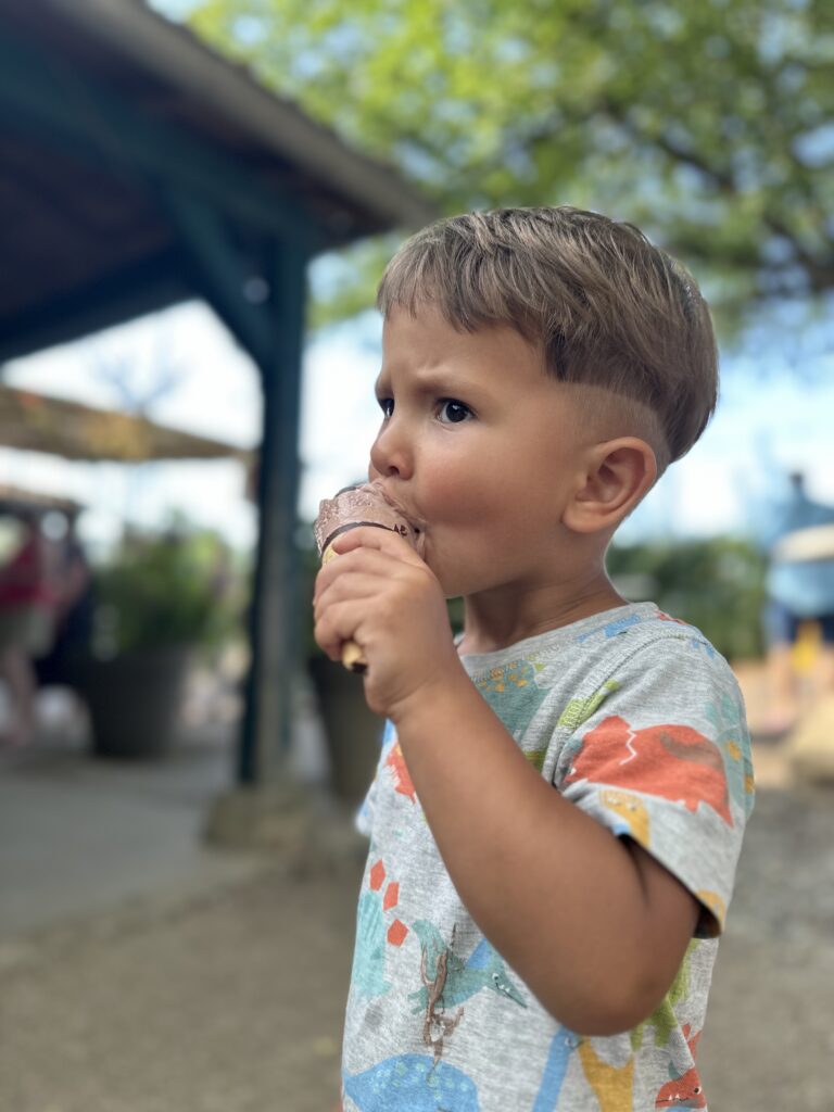 «Це не героїзм, а можливість дати дітям дім»: досвід трьох українських родин щодо усиновлення, патронату й прийомного виховання