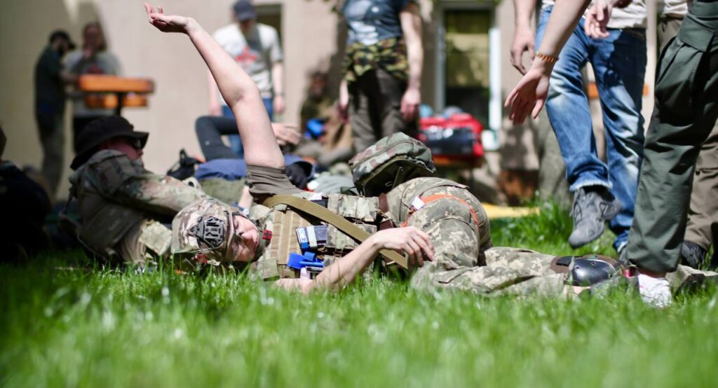 Від тампонування хлібом із сіллю до турнікетів: бойова медикиня Людмила Паутець про те, як змінювався український такмед
