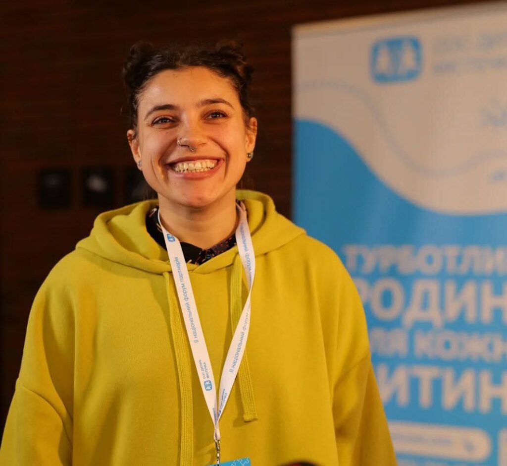 «Це не героїзм, а можливість дати дітям дім»: досвід трьох українських родин щодо усиновлення, патронату й прийомного виховання