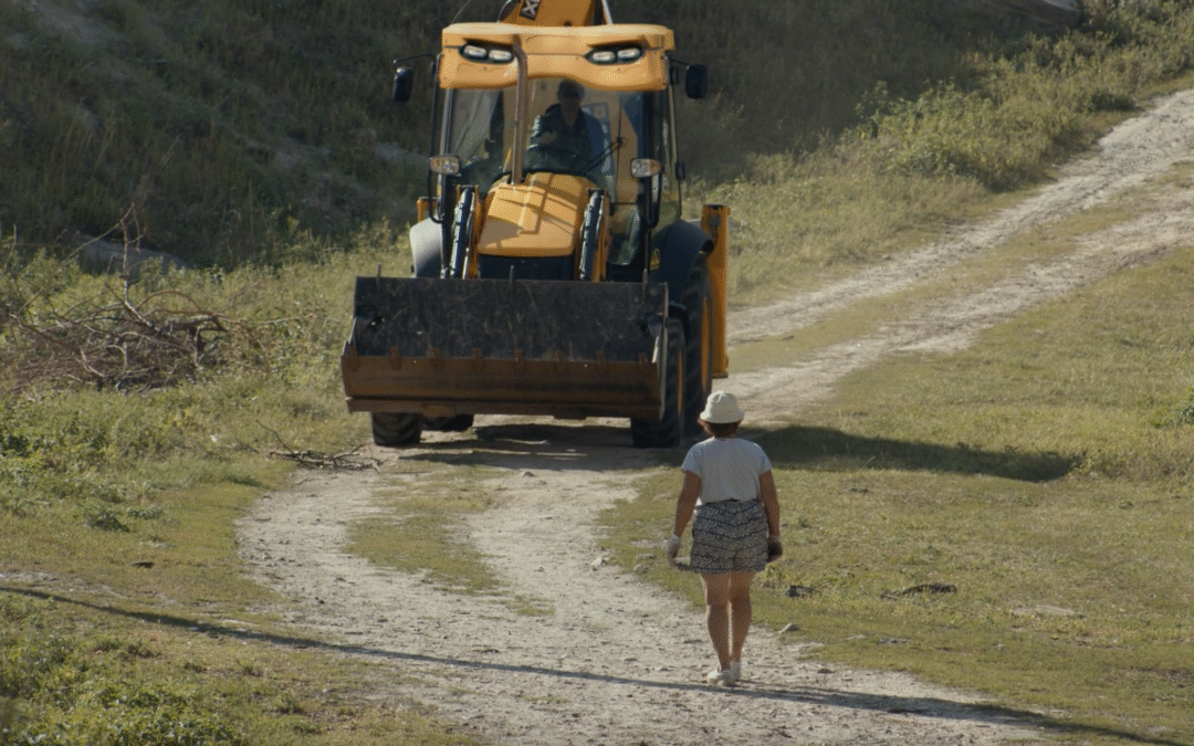 «У реальному житті моя героїня збирає чимало хейту». Інтервʼю з режисеркою фільму «Квіти України» Аделіною Борець