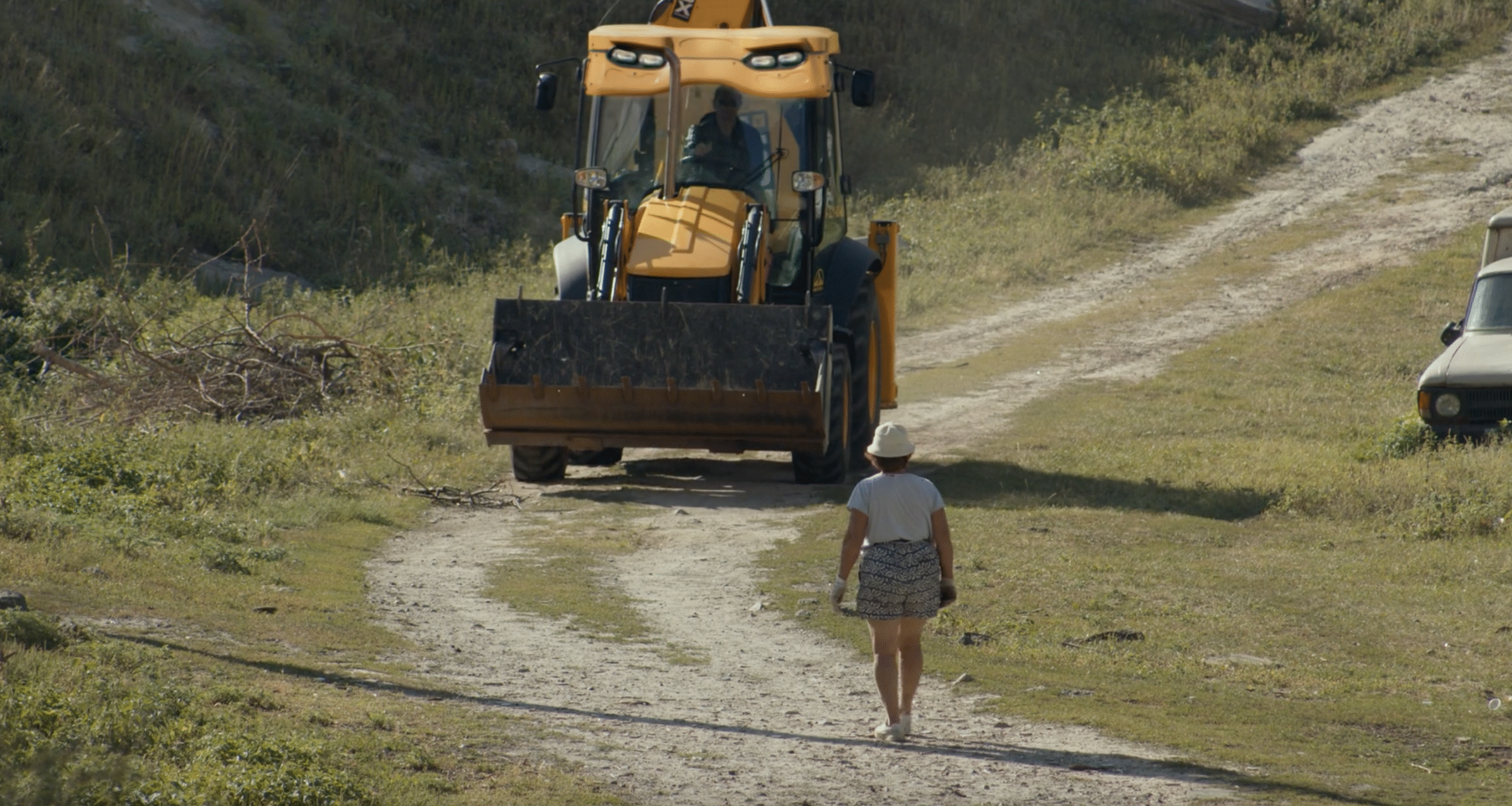 «У реальному житті моя героїня збирає чимало хейту». Інтервʼю з режисеркою фільму «Квіти України» Аделіною Борець
