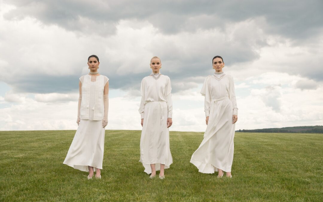 Сила приналежності, впізнавана українськість та актуальна сучасність. Khrystyna Rachytska презентує колекцію «‎Укорінення»