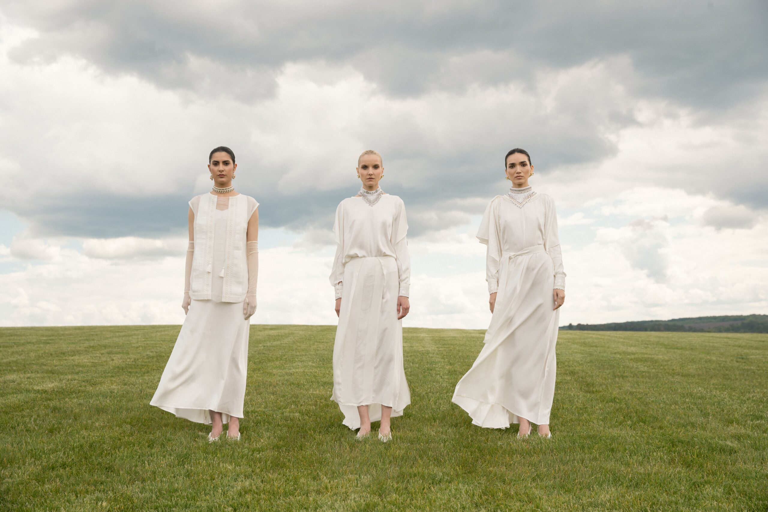 Сила приналежності, впізнавана українськість та актуальна сучасність. Khrystyna Rachytska презентує колекцію «‎Укорінення»