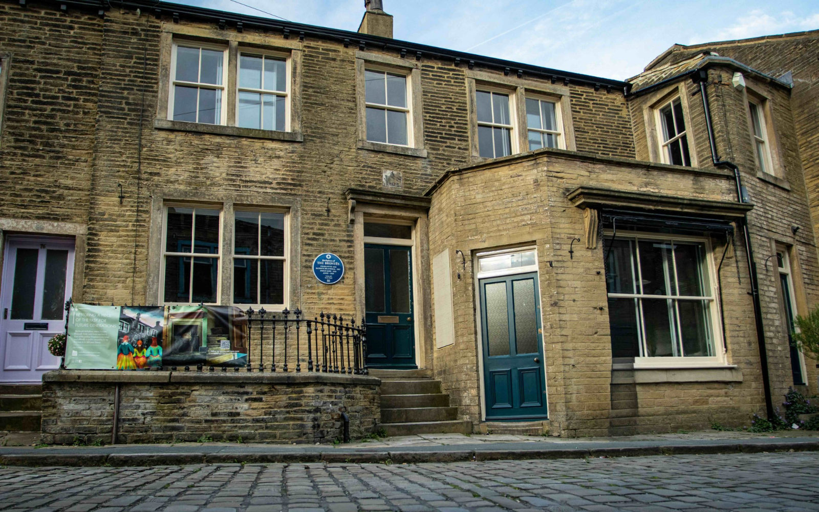 Музей, освітній центр та готель. У Великій Британії після ремонту відкрили для відвідування будинок, де народилися сестри Бронте