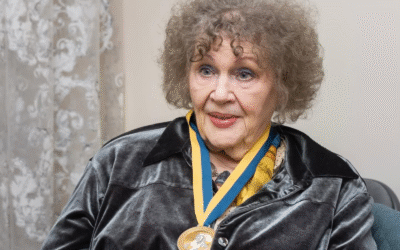 Ліна Костенко отримала медаль імені Митрополита Андрея Шептицького