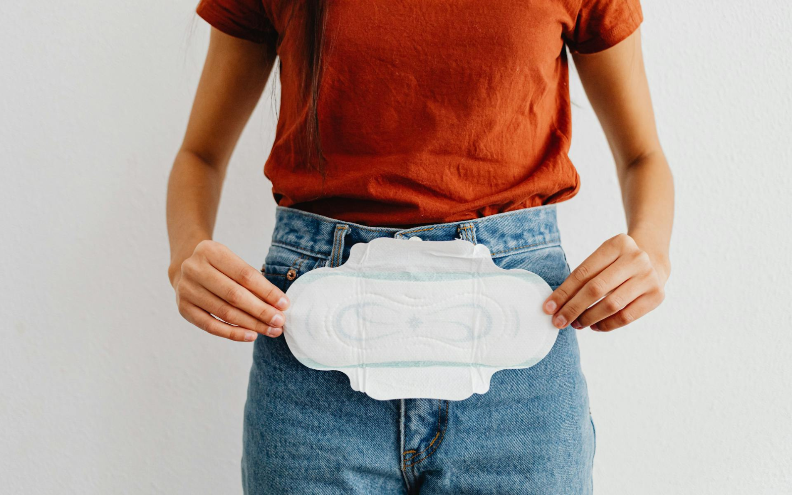 У китайському коледжі студенток змушують доводити наявність менструації для отримання лікарняного