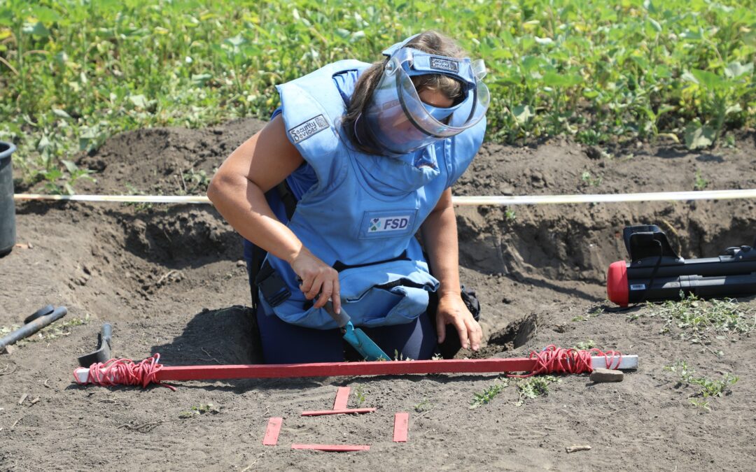 Що мотивує жінок долучатися до сфери розмінування в Україні та з якими бар’єрами вони стикаються — результати дослідження
