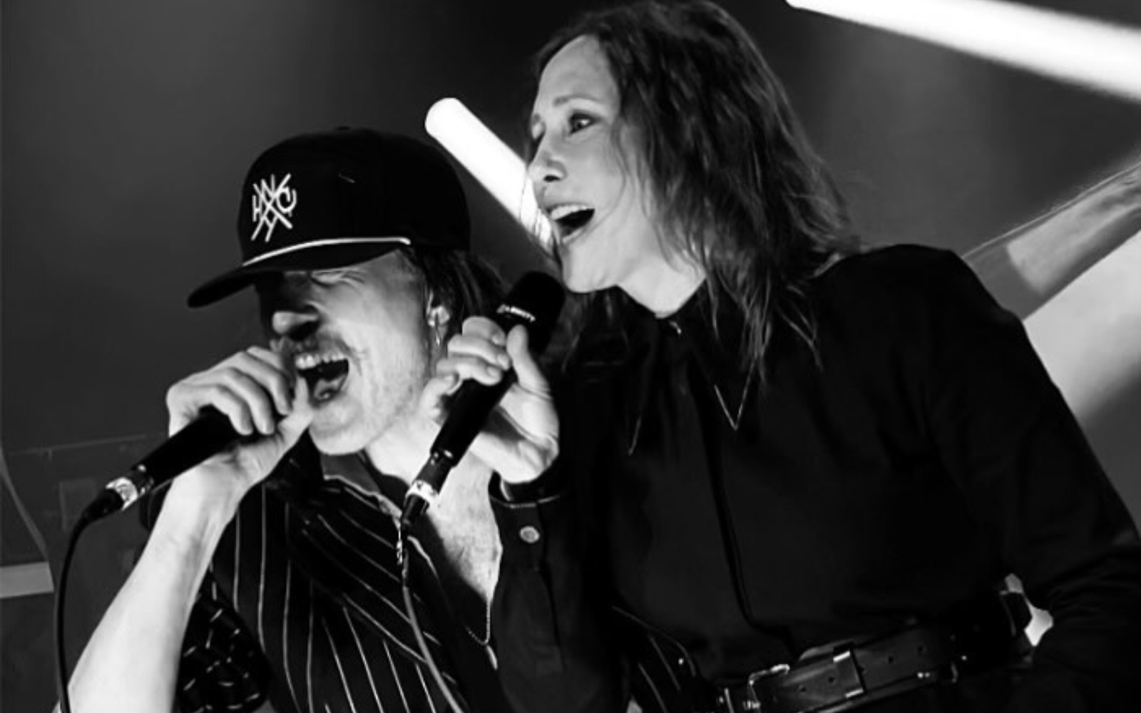 Акторка Віра Фарміга записала відео на підтримку українських медиків і переспівала з Gogol Bordello «Червону руту»