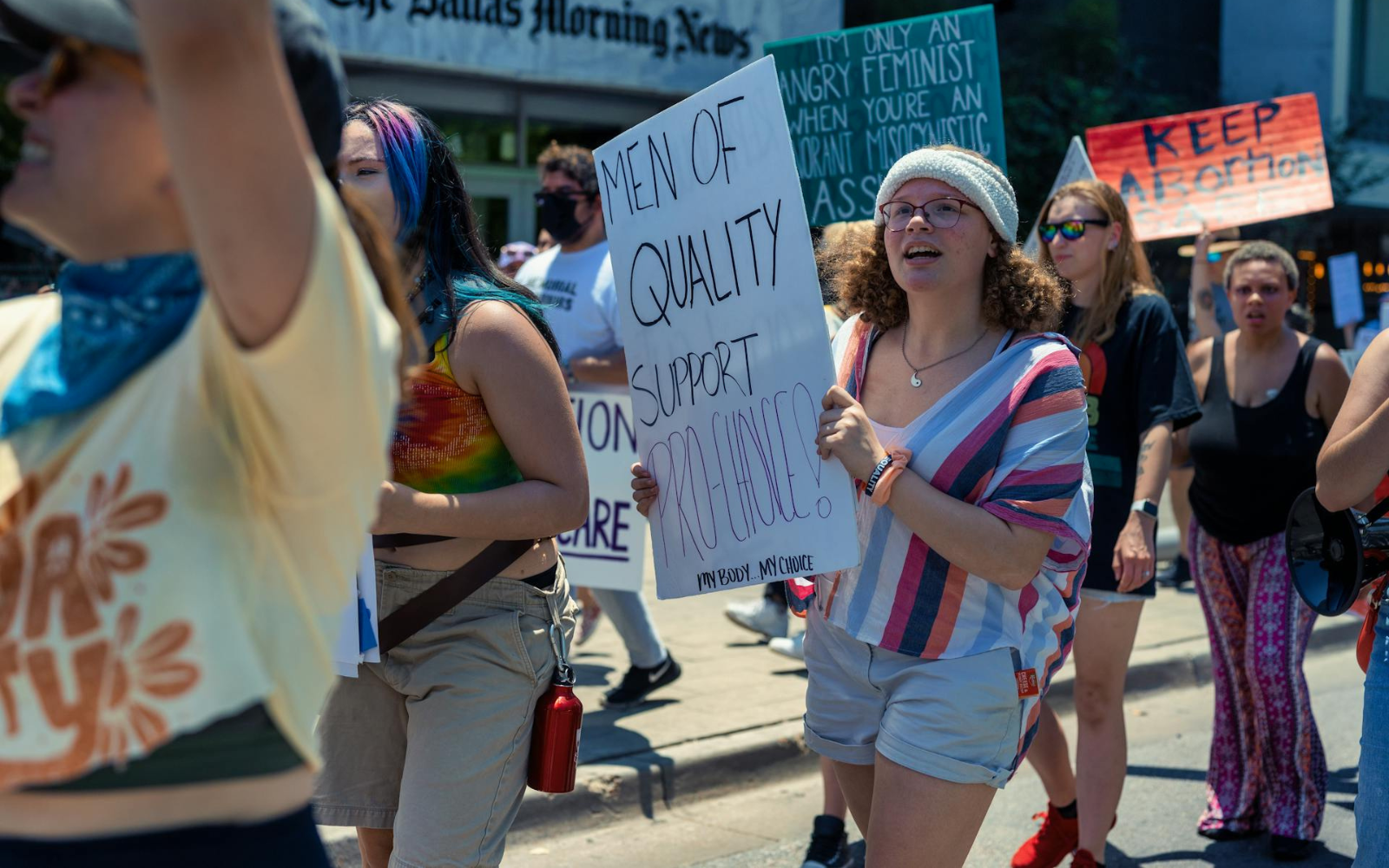 Менш ніж половина молодих чоловіків у Британії вважають, що аборти мають бути дозволені, а 36% виступають за їх заборону, — опитування