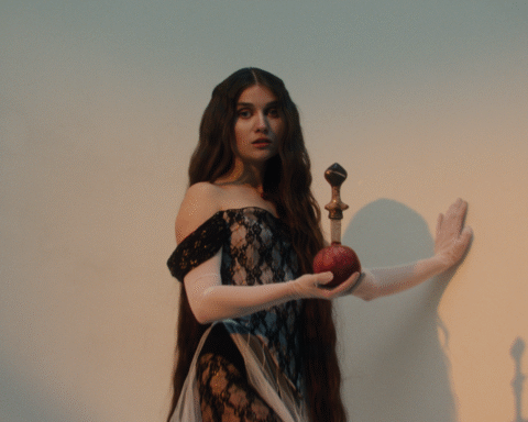 Jerry Heil випустила кліп у жанрі еротичного горору на пісню LOVE ME HARD