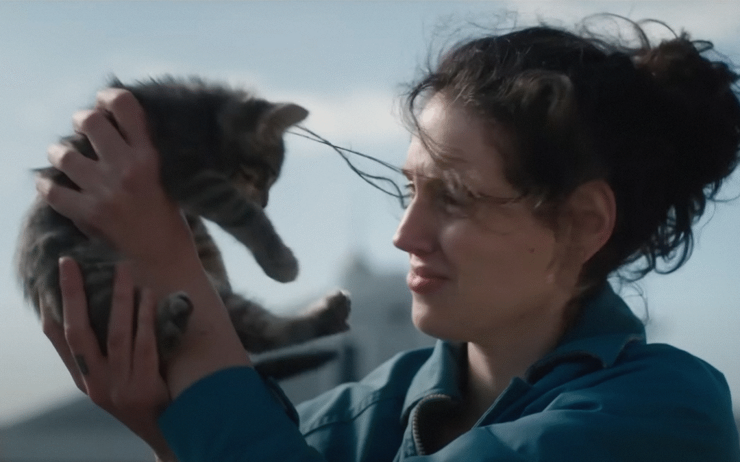 «Я намагаюся отримувати задоволення навіть у темні дні»: Режисерка фільму «Пробач, дівчинко» Єва Віктор про життя після насильства