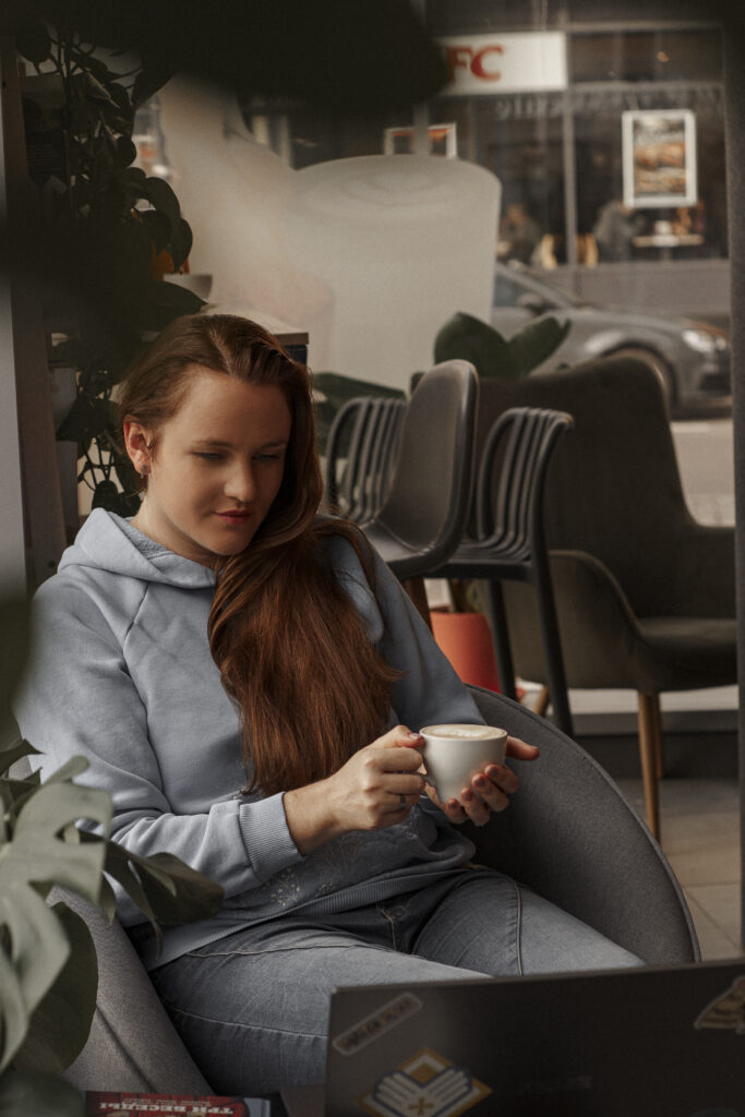 Як переселенка та дружина військового запустила власний освітній проєкт. Історія Наталі Омельчук