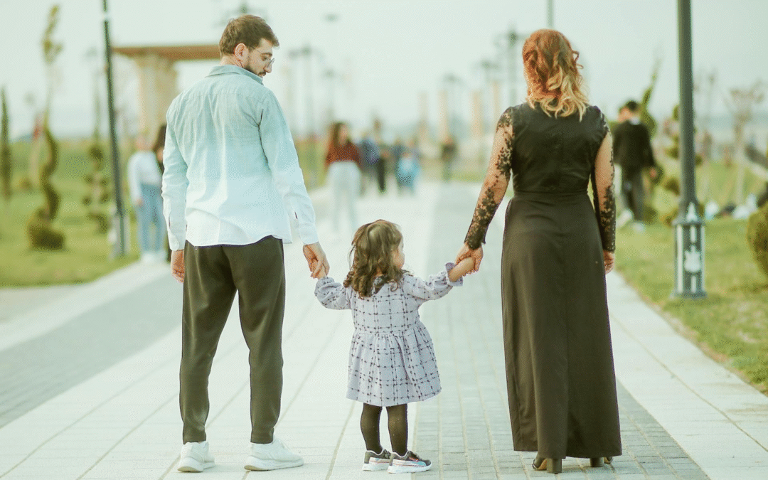 Гендерна нерівність, економічні бар’єри та невизначеність щодо майбутнього: в ООН дослідили, чому люди не хочуть народжувати дітей