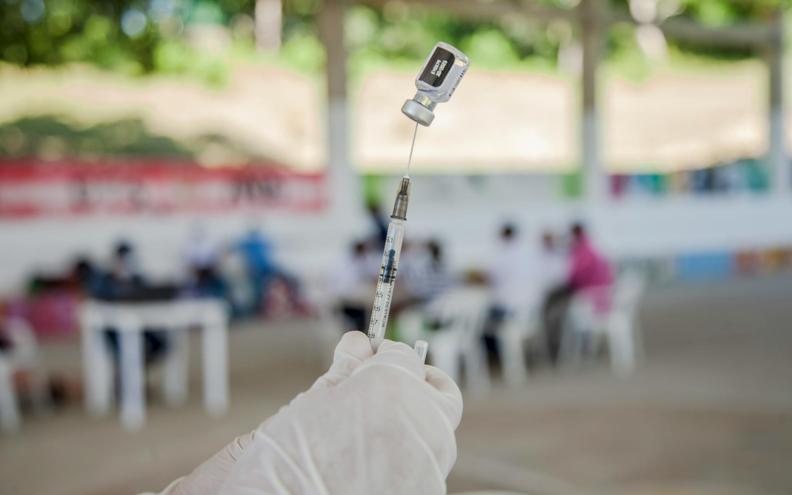 На музичному фестивалі у Франції десятки жінок отримали уколи шприцами у натовпі