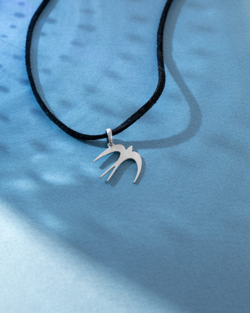 Тінь мальв, журавлів у небі та «Подоляночка». Бренд «Ґроно» та Luuu Tattoo випустили колекцію хустин і прикрас