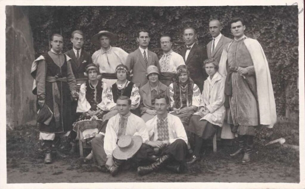 «Відшукати у тьмі глибокій блискавок фанатичні очі»: Як Олена Теліга будувала власну ідентичність