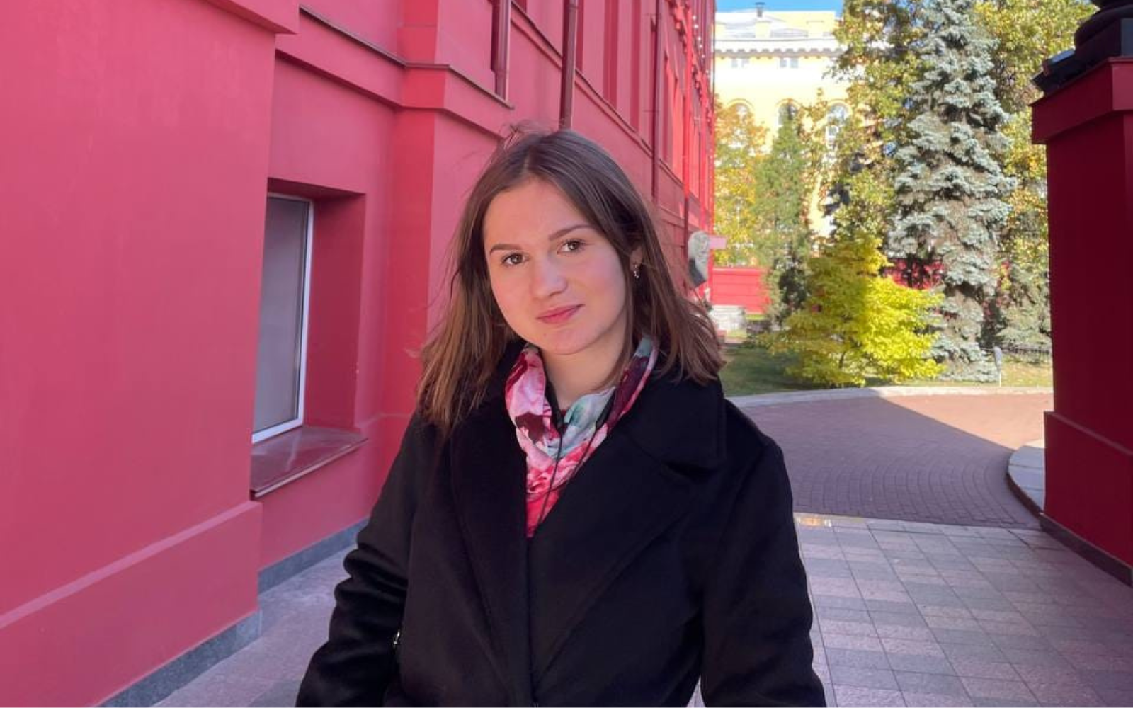 Студентка КНУ Оксана Паращак публічно виступила проти викладачок-нардепок, які проголосували за законопроєкт про обмеження НАБУ і САП