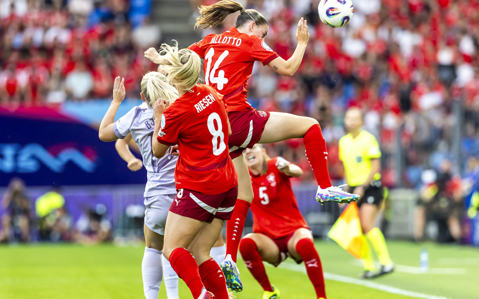 У Швейцарії розпочалось жіноче Євро-2025 з футболу