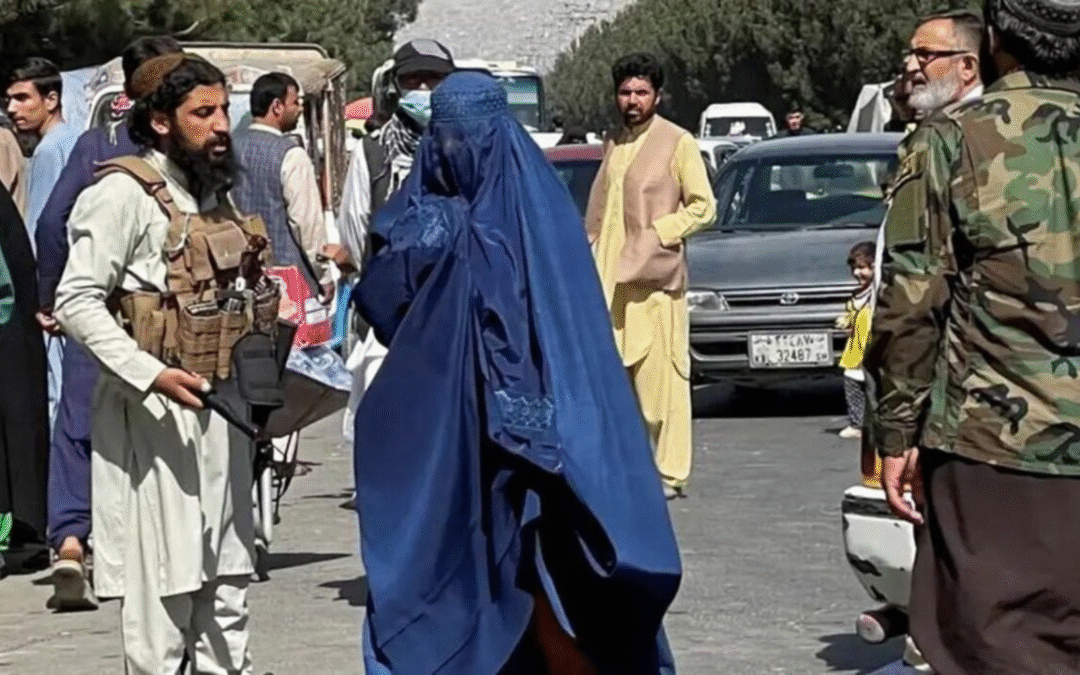Таліби в Афганістані впроваджують новий документ, що посвідчуватиме особу супровідника жінки, який має ходити з нею на роботу