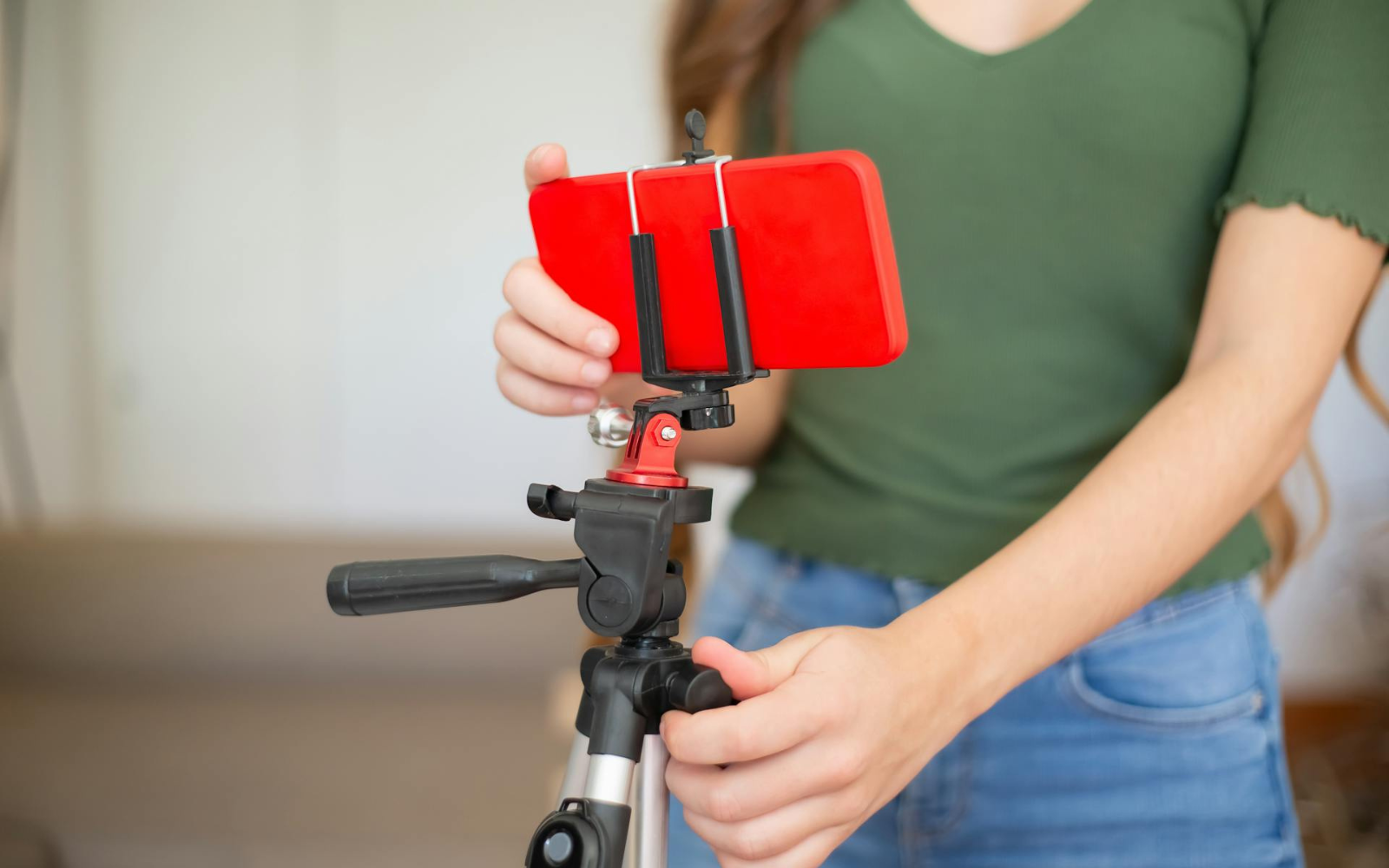 OnlyFans-модель закликала президента декриміналізувати порно в Україні — петиція стрімко зібрала 25 тисяч підписів