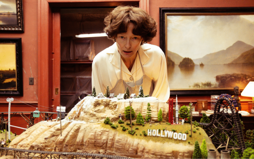 Постапокаліптичний мюзикл про «ідеальну» родину, яка живе в підземному бункері. В кінотеатрах України покажуть фільм «Кінець» із Тільдою Свінтон