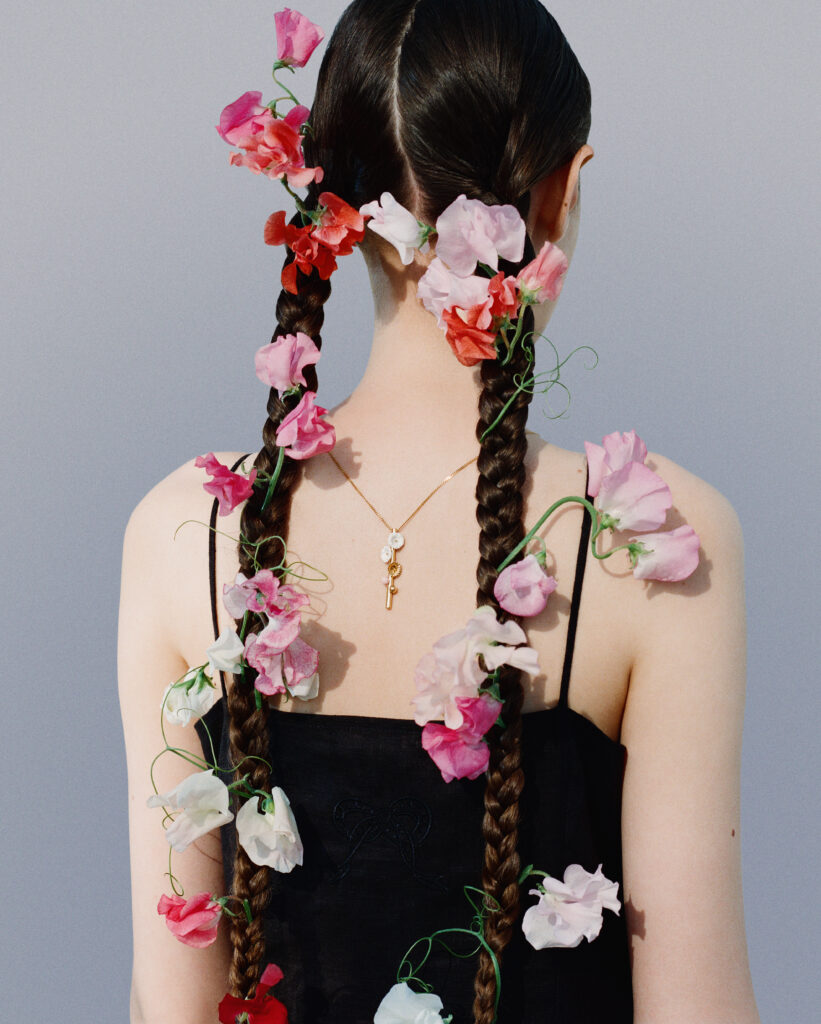 Оберіг, втілення пам’яті та любові до рідної землі. GUNIA до Дня Незалежності випустив колекцію прикрас із мальвами