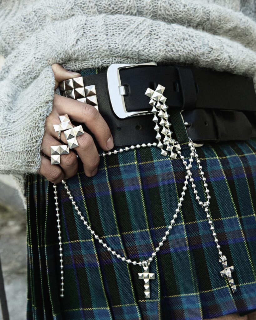 Ювелірний дім SOVA та FROLOV випустили нову спільну колекцію, поєднавши казку про Івасика-Телесика та панк-рок