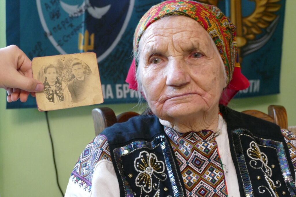 Передавала воїнам послання, які заплітали у коси. Зв’язкова УПА з Прикарпаття Марія Родзінська відзначила 101-річчя