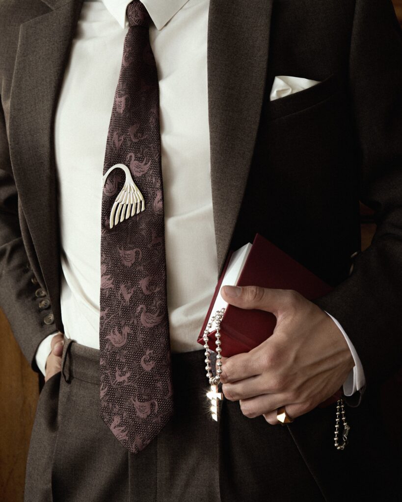 Ювелірний дім SOVA та FROLOV випустили нову спільну колекцію, поєднавши казку про Івасика-Телесика та панк-рок