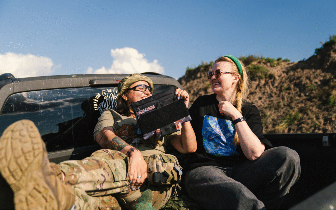 «Хто готовий — той врятований». Бренд keep® спільно з рухом VETERANKA випустив лімітовану серію сумок із турнікетом, присвячену героїням фільму «Куба & Аляска»