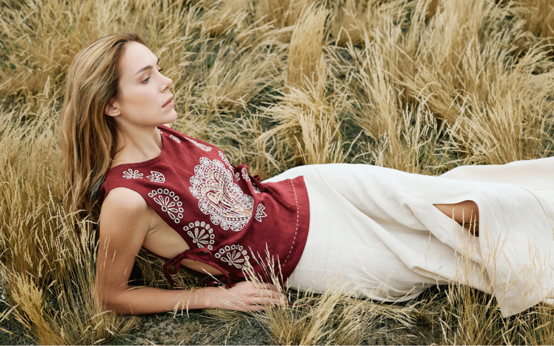 «Прилетіла ластівочка»: EMBR GEM і URURUR створили святкову колекцію вишиванок та аксесуарів до Дня Незалежності