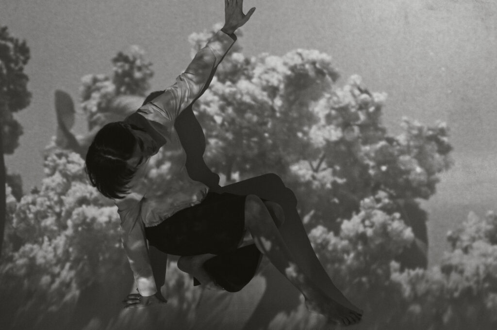 Архівні кадри Києва 60-х ожили у музиці. Мар’яна Головко зняла кліп до переосмисленої композиції «З якої ти пісні?»